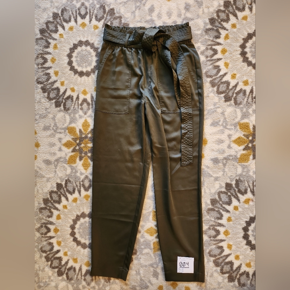 Olive belted tapered pant